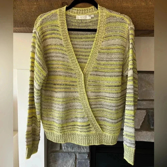 ASTR the label sweater M yellow  kent plunge crochet color eclectic vacation - Picture 1 of 9